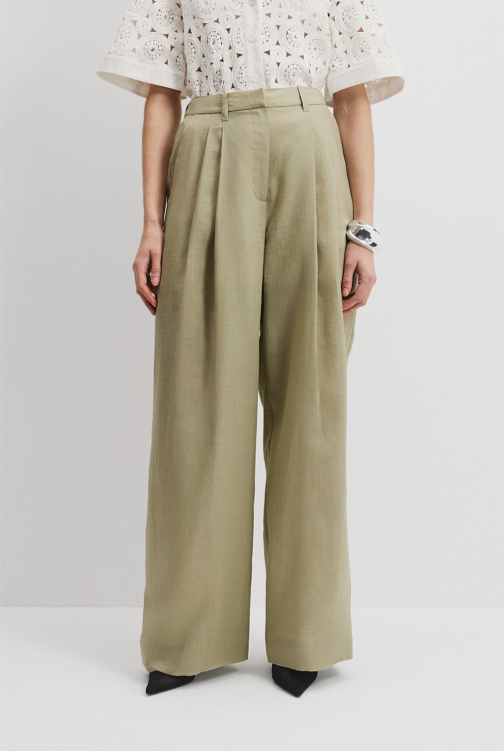 Country Road Fluid Pleat Artichoke Pant - Size 6
